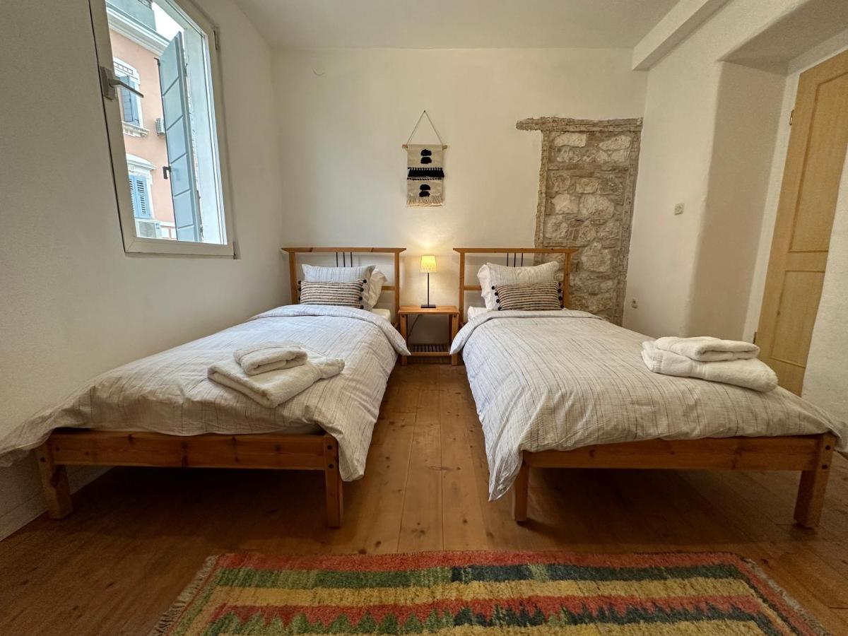 5C Luxury Apartment 로비니 외부 사진